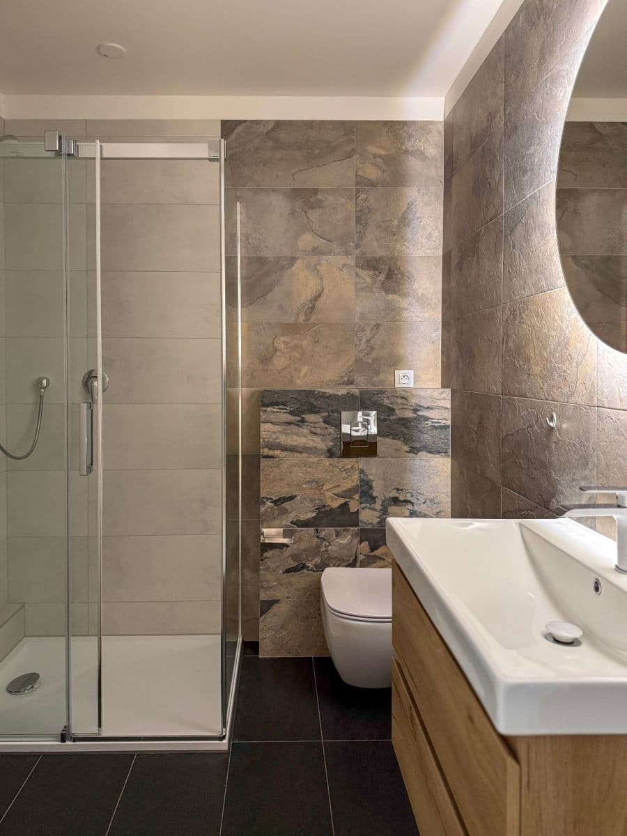 Prenájom bytu 3-izbový 98 m², U Sluncové, Praha, Praha Prenájom bytu 3-izbový 98 m², U Sluncové, Praha, Praha