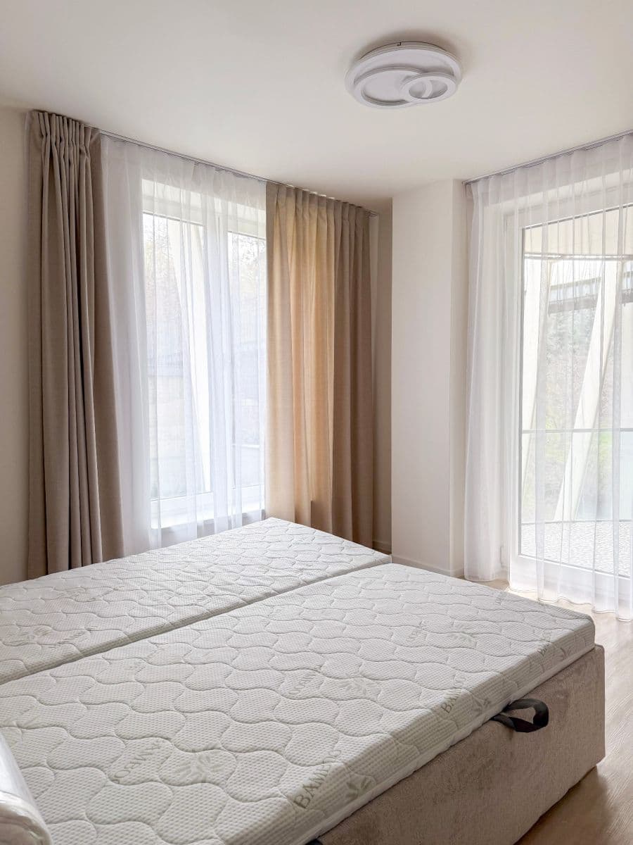 Prenájom bytu 3-izbový 98 m², U Sluncové, Praha, Praha Prenájom bytu 3-izbový 98 m², U Sluncové, Praha, Praha