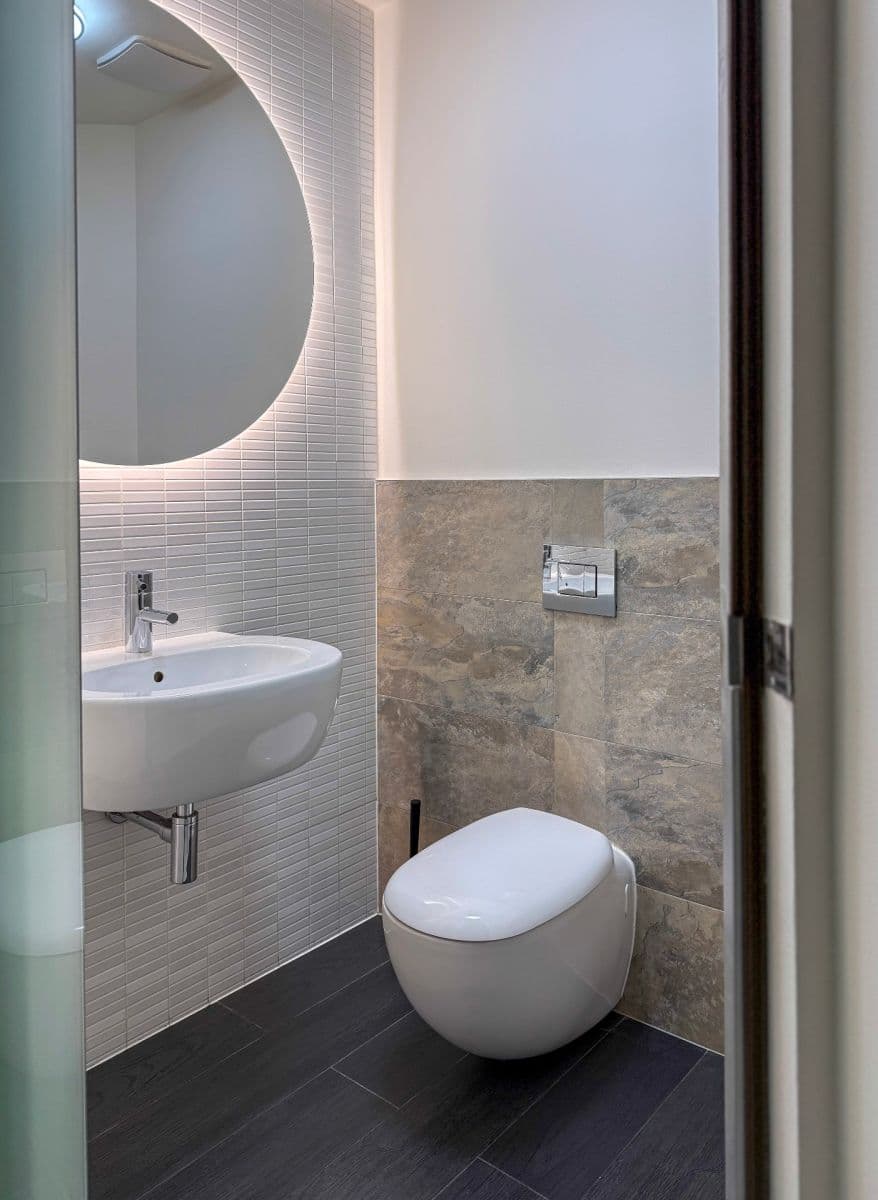 Prenájom bytu 3-izbový 98 m², U Sluncové, Praha, Praha Prenájom bytu 3-izbový 98 m², U Sluncové, Praha, Praha