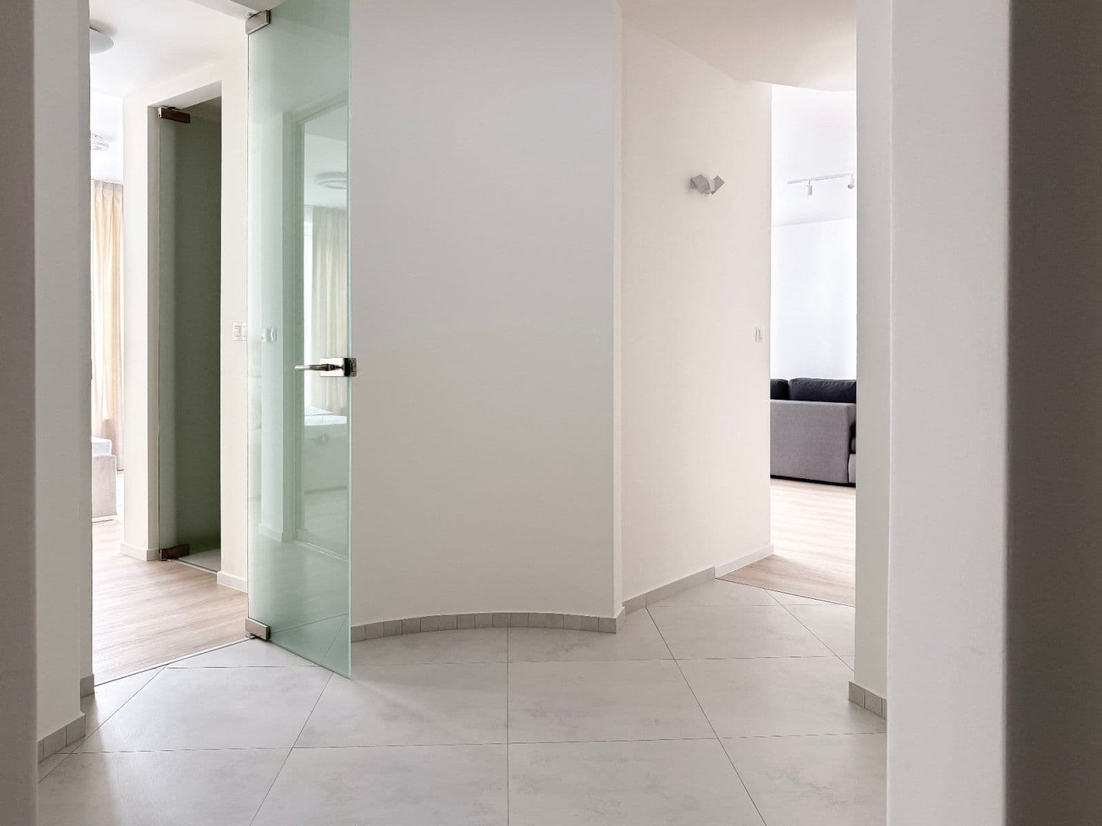 Prenájom bytu 3-izbový 98 m², U Sluncové, Praha, Praha Prenájom bytu 3-izbový 98 m², U Sluncové, Praha, Praha