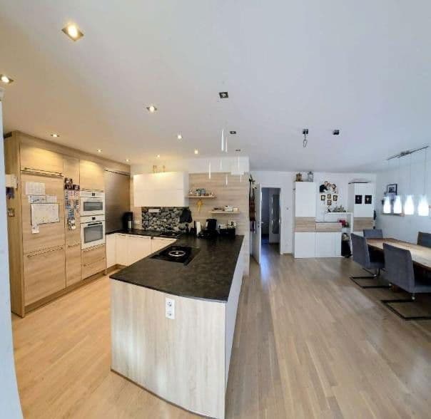 Predaj bytu 5-izbový 124 m², Seekirchen am Wallersee, Salzbursko Predaj bytu 5-izbový 124 m², Seekirchen am Wallersee, Salzbursko