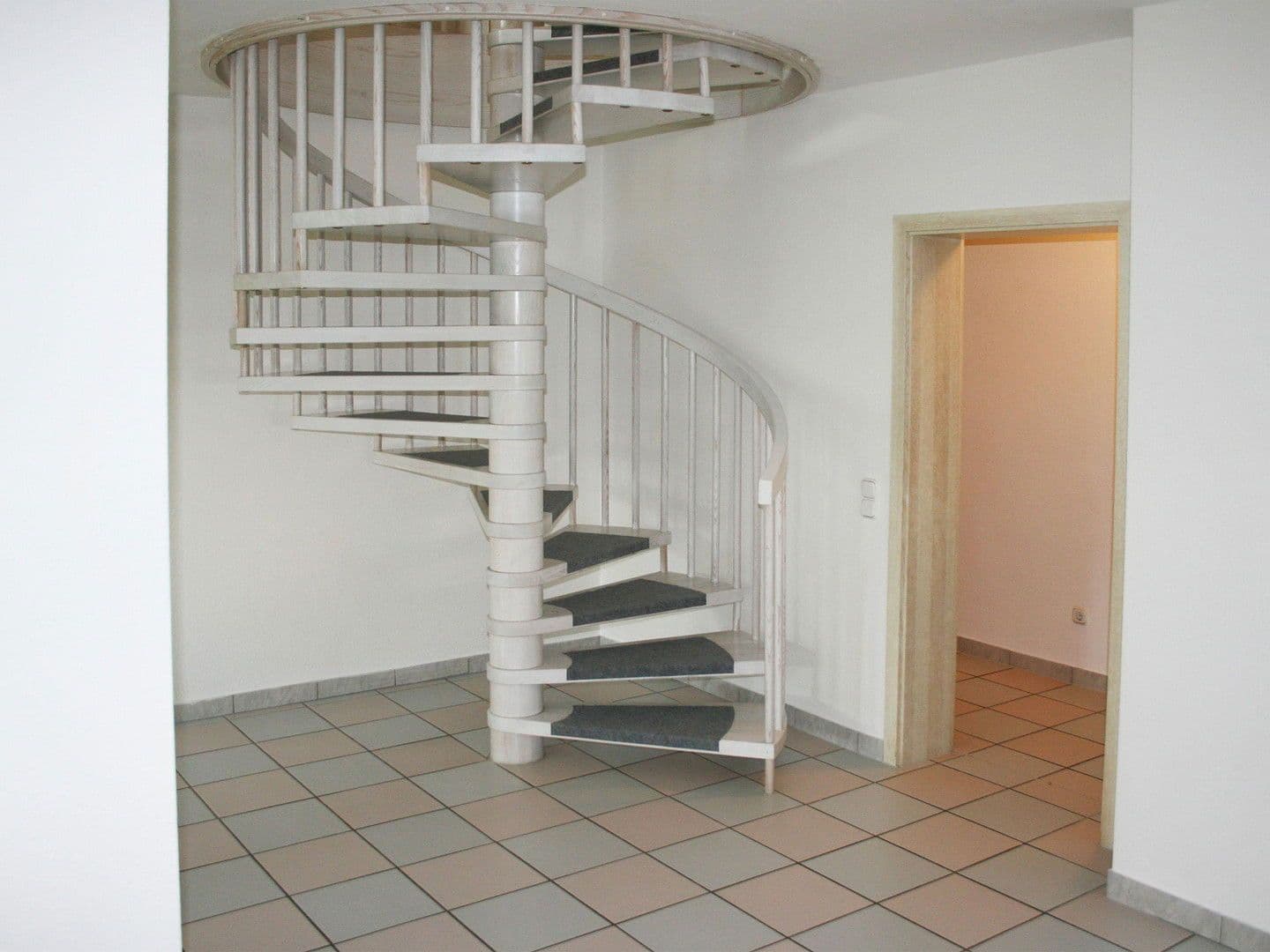 Prenájom bytu 5-izbový 175 m², Pohlheim, Hesensko Prenájom bytu 5-izbový 175 m², Pohlheim, Hesensko