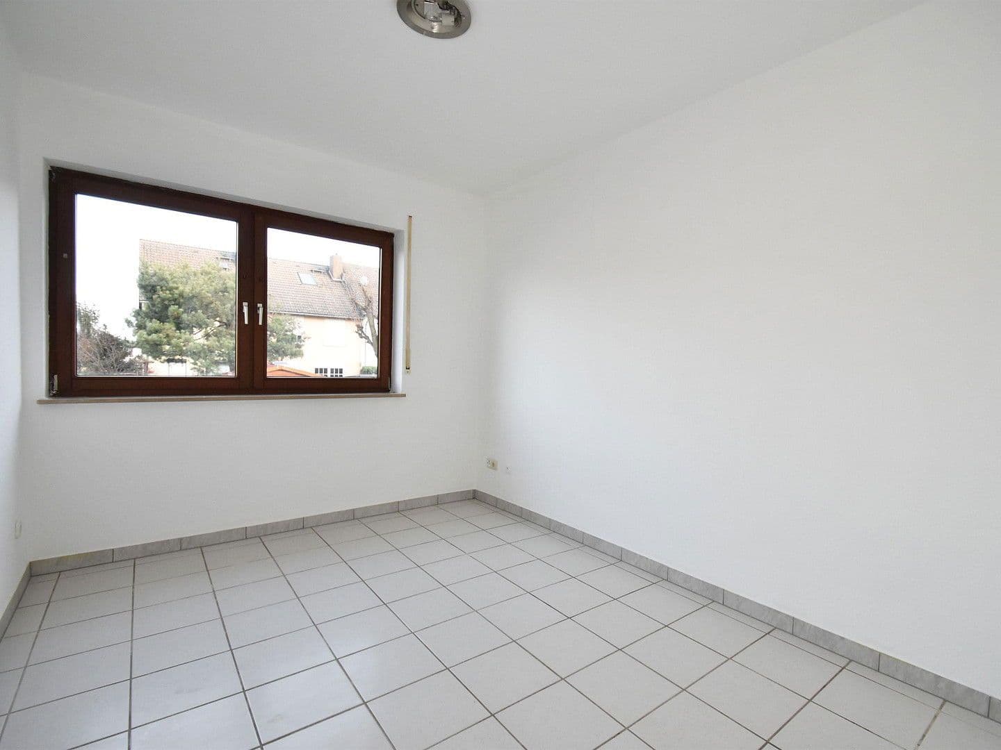 Prenájom bytu 5-izbový 175 m², Pohlheim, Hesensko Prenájom bytu 5-izbový 175 m², Pohlheim, Hesensko