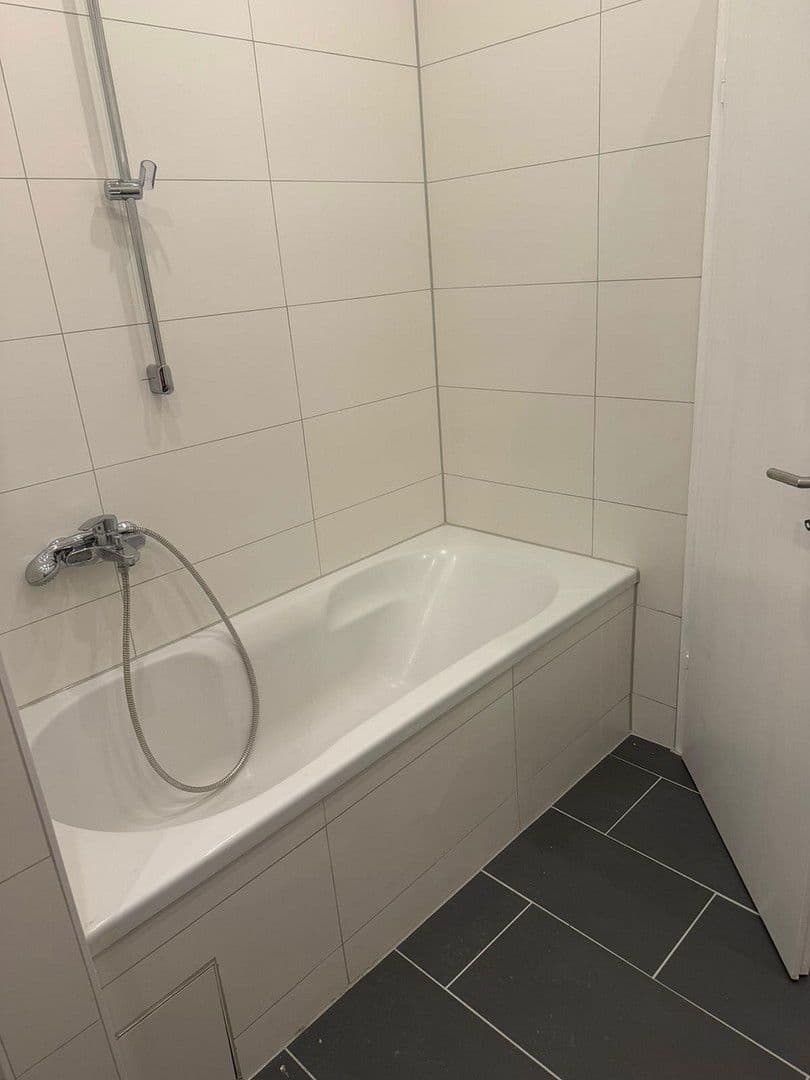 Prenájom bytu 5-izbový 100 m², Aachen, Severné Porýnie - Westfálsko Prenájom bytu 5-izbový 100 m², Aachen, Severné Porýnie - Westfálsko