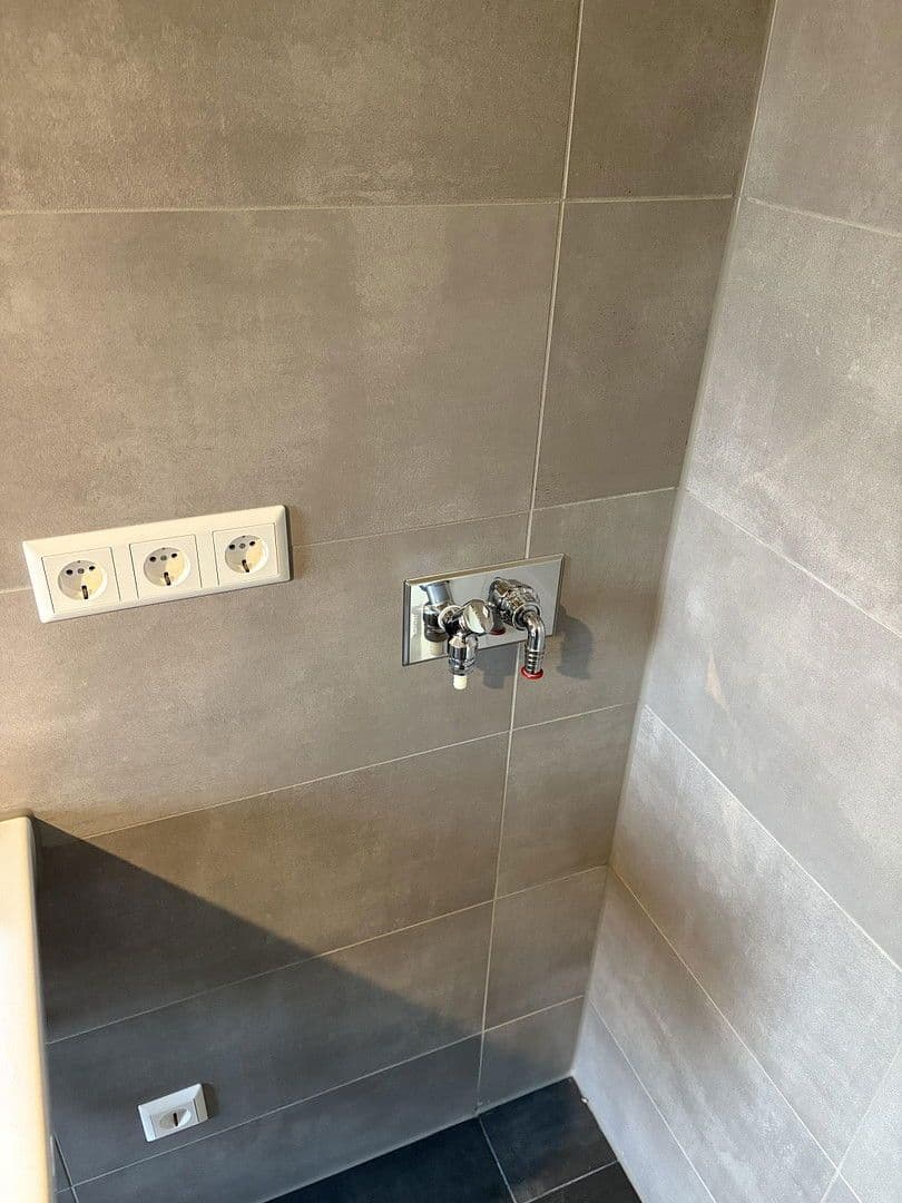 Prenájom bytu 2-izbový 70 m², Kienhorststr., Berlin, Berlín Prenájom bytu 2-izbový 70 m², Kienhorststr., Berlin, Berlín