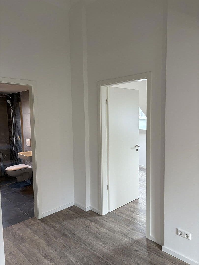 Prenájom bytu 2-izbový 70 m², Kienhorststr., Berlin, Berlín Prenájom bytu 2-izbový 70 m², Kienhorststr., Berlin, Berlín