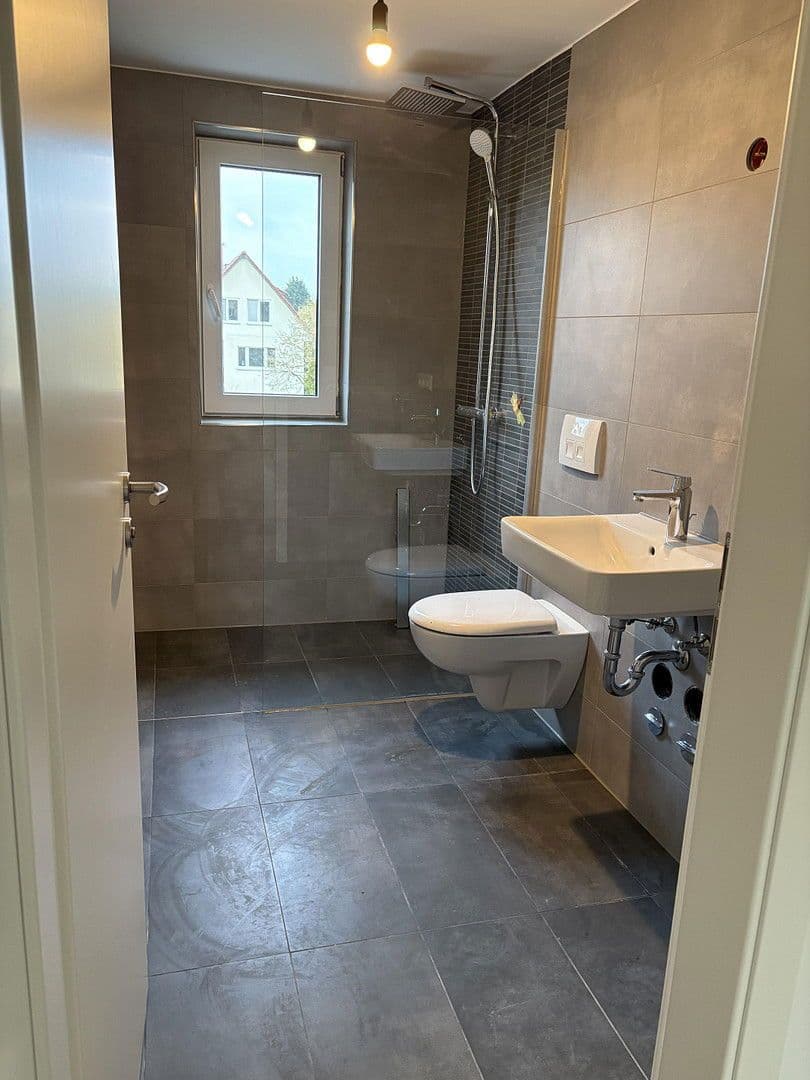 Prenájom bytu 2-izbový 70 m², Kienhorststr., Berlin, Berlín Prenájom bytu 2-izbový 70 m², Kienhorststr., Berlin, Berlín