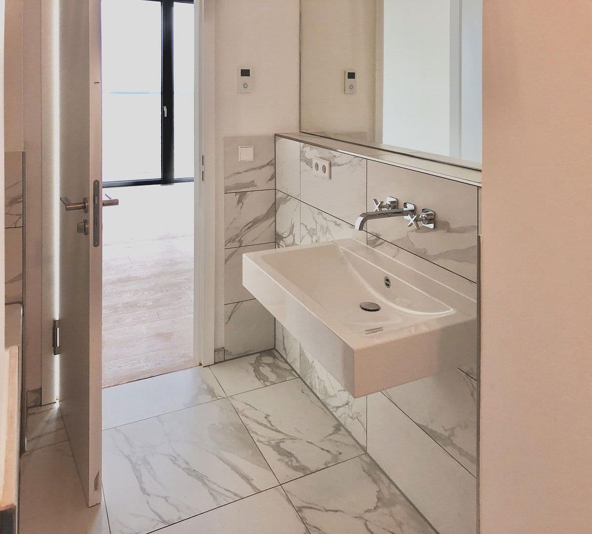 Prenájom bytu 3-izbový 82 m², Europa-Allee 2, Frankfurt am Main, Hesensko Prenájom bytu 3-izbový 82 m², Europa-Allee 2, Frankfurt am Main, Hesensko