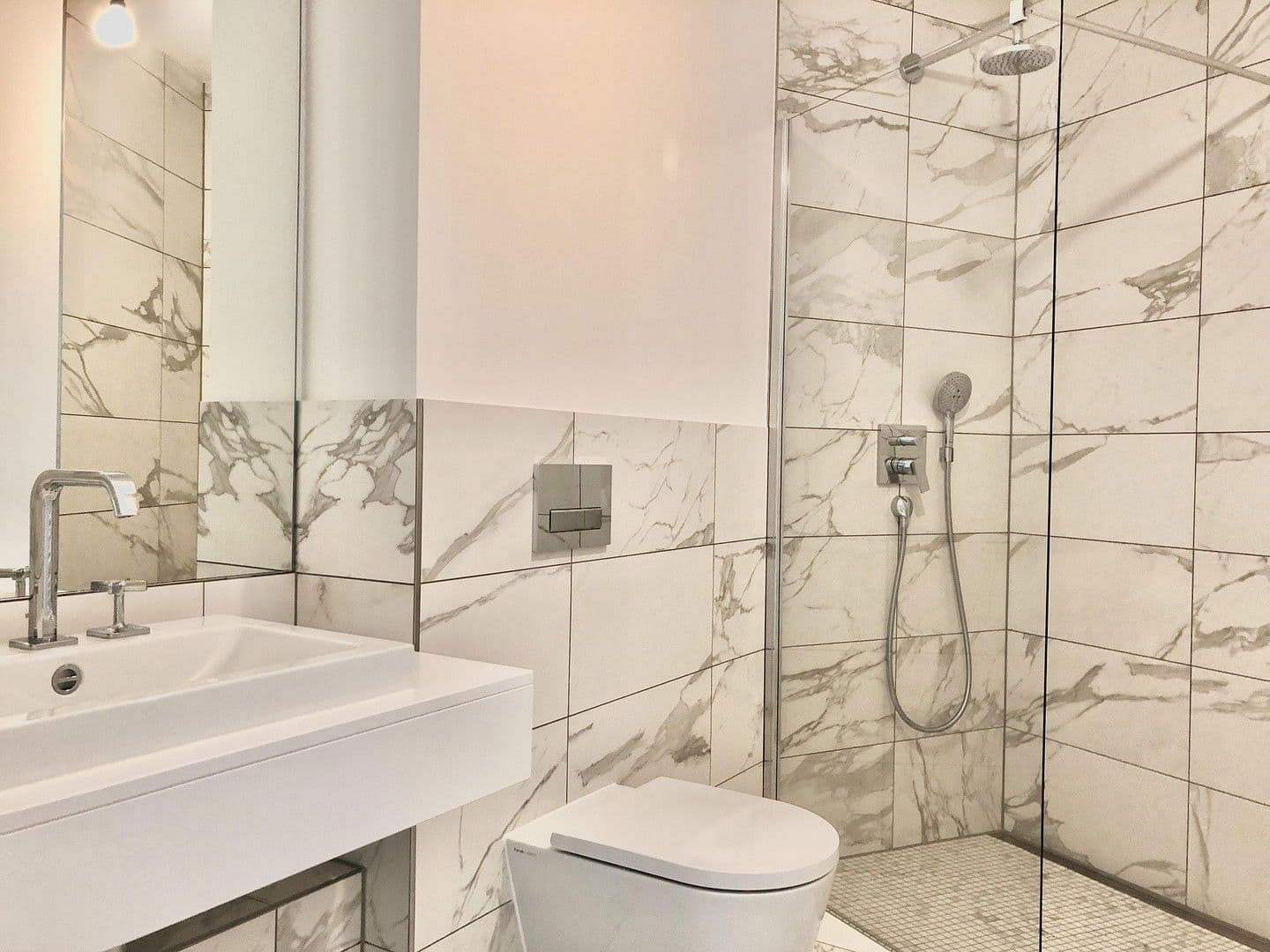 Prenájom bytu 3-izbový 82 m², Europa-Allee 2, Frankfurt am Main, Hesensko Prenájom bytu 3-izbový 82 m², Europa-Allee 2, Frankfurt am Main, Hesensko