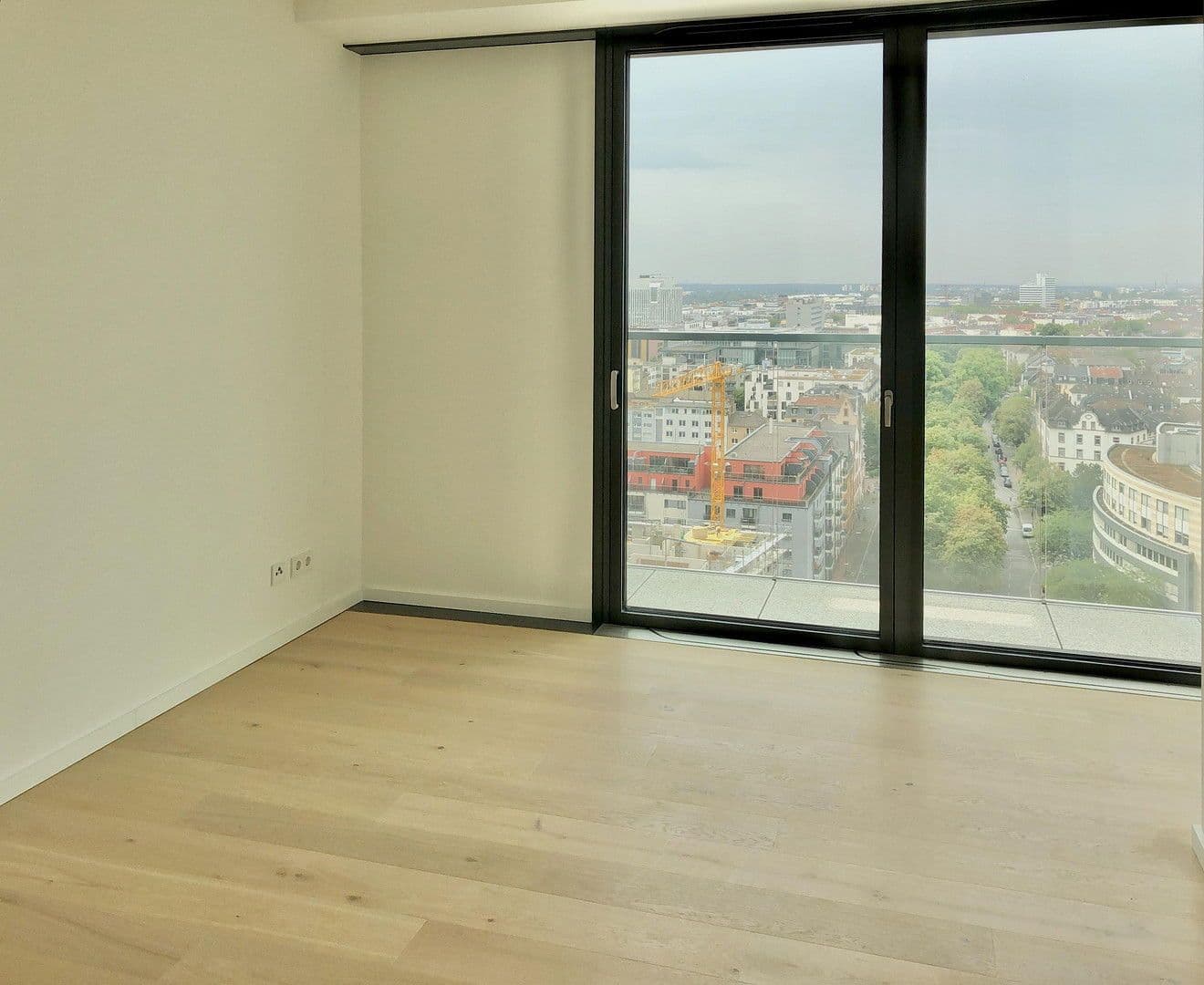 Prenájom bytu 3-izbový 82 m², Europa-Allee 2, Frankfurt am Main, Hesensko Prenájom bytu 3-izbový 82 m², Europa-Allee 2, Frankfurt am Main, Hesensko