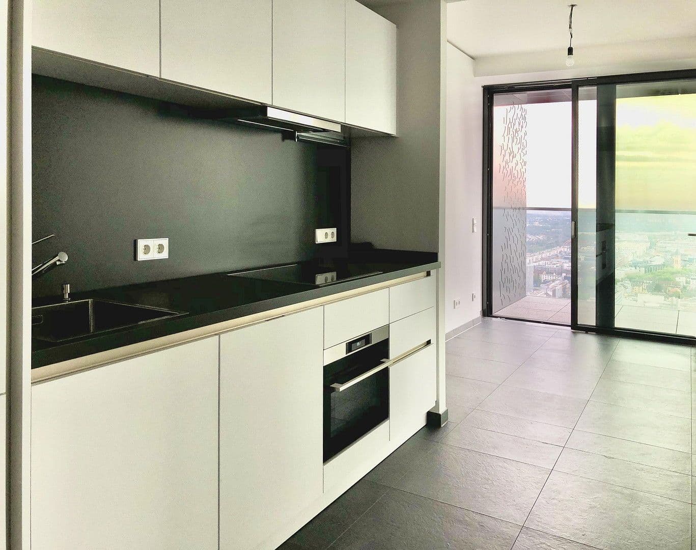 Prenájom bytu 2-izbový 61 m², Europa-Allee 2, Frankfurt am Main, Hesensko Prenájom bytu 2-izbový 61 m², Europa-Allee 2, Frankfurt am Main, Hesensko