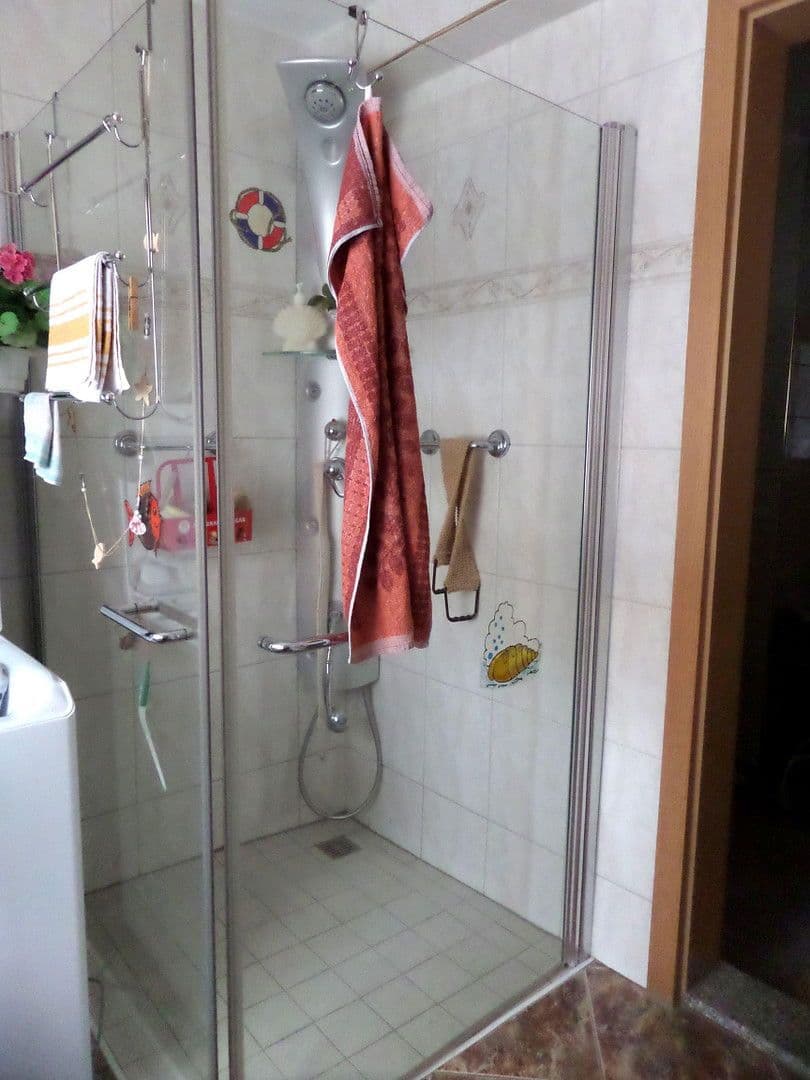 Predaj domu 219 m², pozemek 1.780 m², Bernsdorf, Sasko Predaj domu 219 m², pozemek 1.780 m², Bernsdorf, Sasko