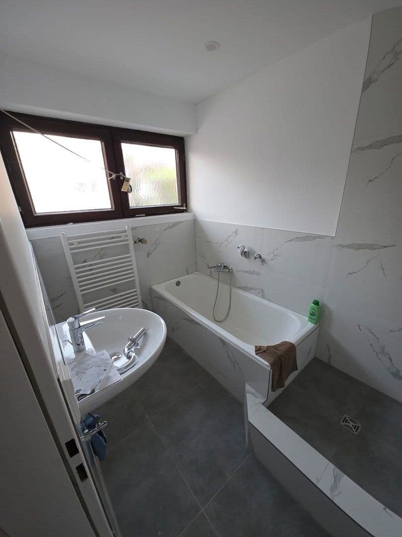 Prenájom bytu 4-izbový 102 m², Hölzerner Strasse 23, Eberstadt, Bádensko-Wurttembersko Prenájom bytu 4-izbový 102 m², Hölzerner Strasse 23, Eberstadt, Bádensko-Wurttembersko