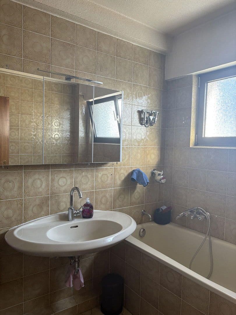 Prenájom bytu 3-izbový 117 m², Hans-Sachs-Straße 1, Wesseling, Severné Porýnie - Westfálsko Prenájom bytu 3-izbový 117 m², Hans-Sachs-Straße 1, Wesseling, Severné Porýnie - Westfálsko