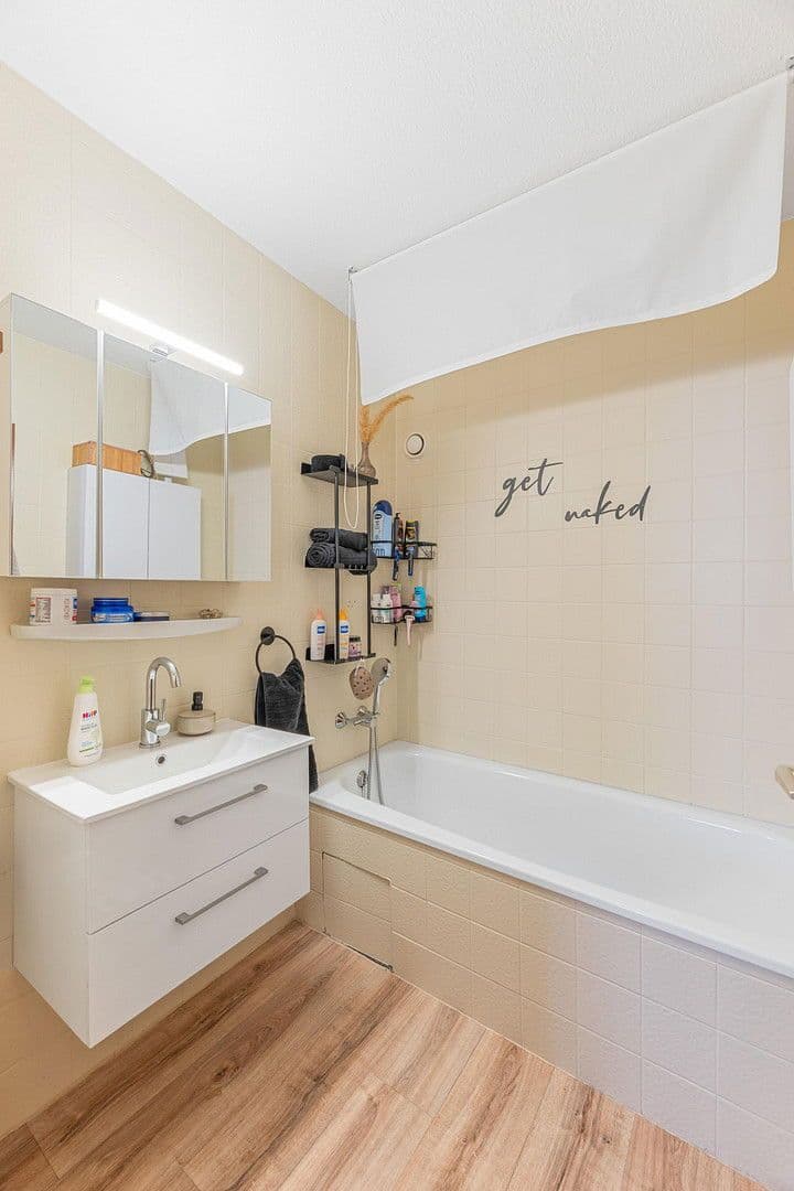 Prenájom bytu 3-izbový 85 m², Beuren, Bádensko-Wurttembersko Prenájom bytu 3-izbový 85 m², Beuren, Bádensko-Wurttembersko