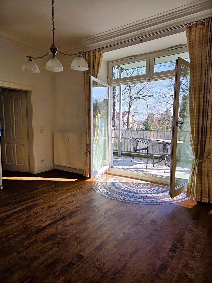 Prenájom bytu 3-izbový 142 m², Scheer, Bádensko-Wurttembersko Prenájom bytu 3-izbový 142 m², Scheer, Bádensko-Wurttembersko