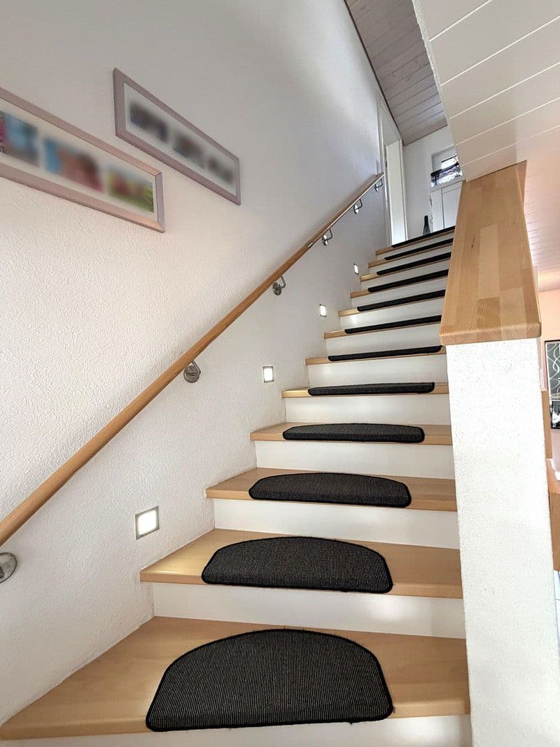 Predaj domu 148 m², pozemek 276 m², Baltmannsweiler, Bádensko-Wurttembersko Predaj domu 148 m², pozemek 276 m², Baltmannsweiler, Bádensko-Wurttembersko