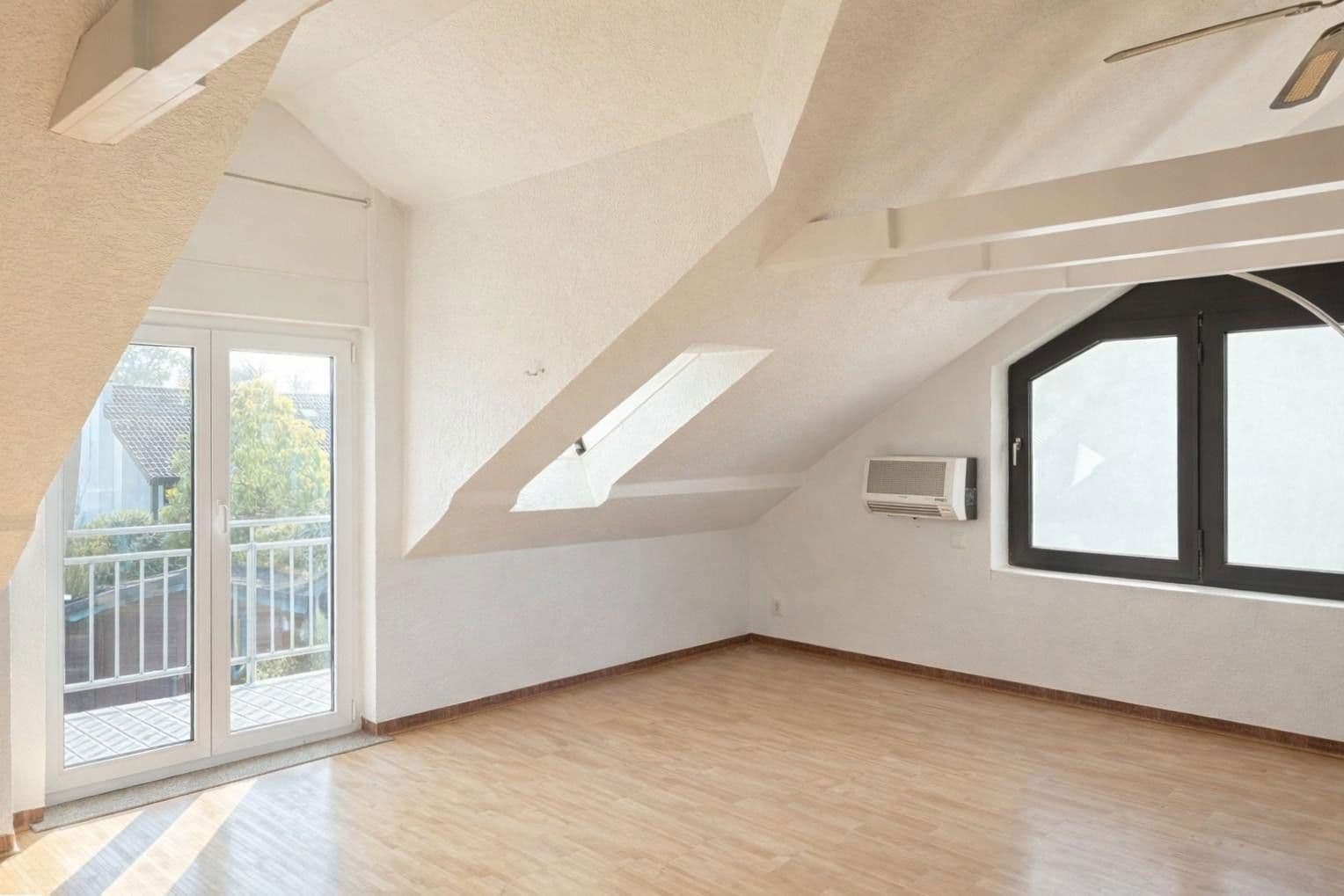 Prenájom bytu 4-izbový 138 m², Dietzenbach, Hesensko Prenájom bytu 4-izbový 138 m², Dietzenbach, Hesensko