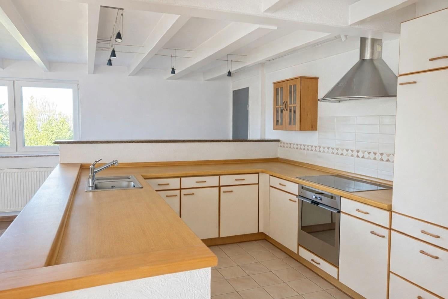 Prenájom bytu 4-izbový 138 m², Dietzenbach, Hesensko Prenájom bytu 4-izbový 138 m², Dietzenbach, Hesensko