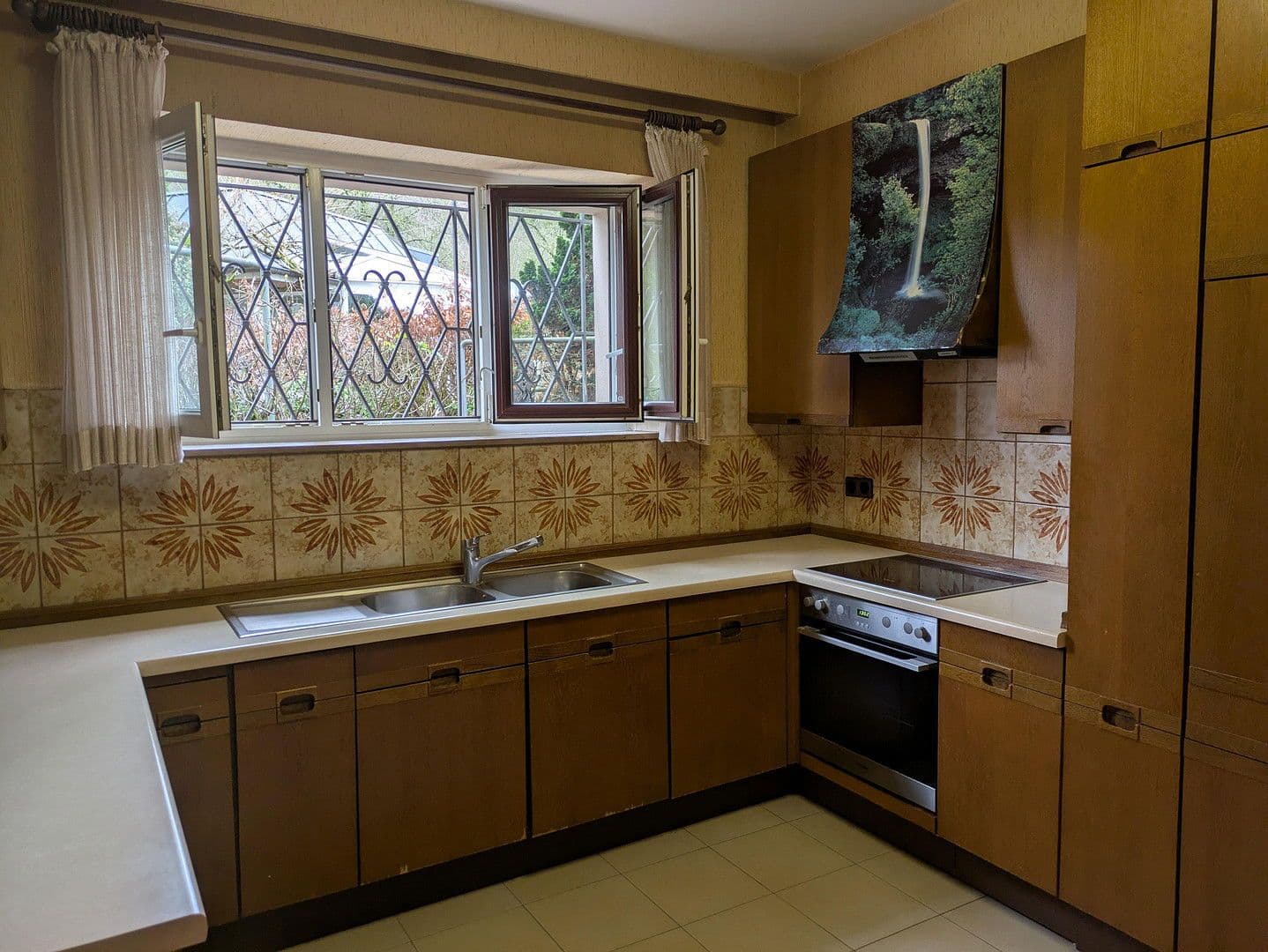 Predaj domu 253 m², pozemek 593 m², Hegelstraße 1, Weinheim, Bádensko-Wurttembersko Predaj domu 253 m², pozemek 593 m², Hegelstraße 1, Weinheim, Bádensko-Wurttembersko