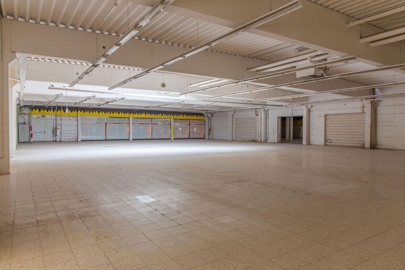 Prenájom nebytového priestoru 12.190 m², Otto-Lilienthal-Straße 44, Dinslaken, Severné Porýnie - Westfálsko Prenájom nebytového priestoru 12.190 m², Otto-Lilienthal-Straße 44, Dinslaken, Severné Porýnie - Westfálsko