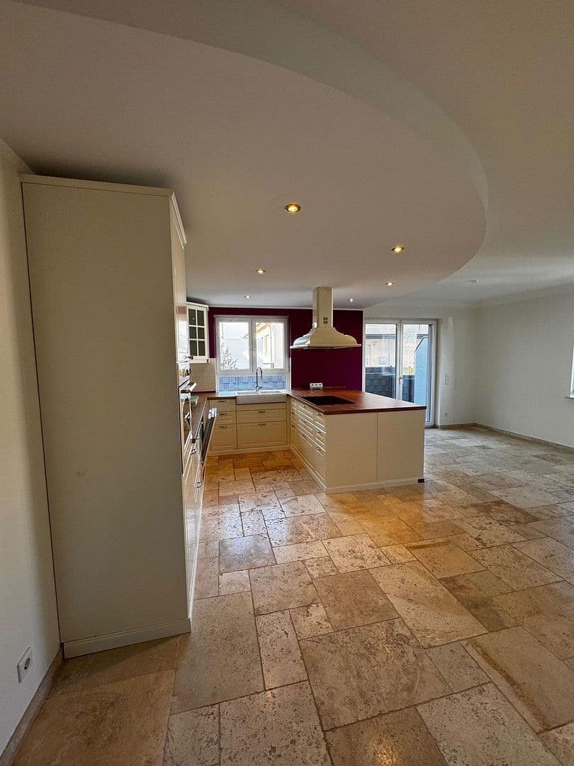 Prenájom bytu 4-izbový 109 m², Kassel, Hesensko Prenájom bytu 4-izbový 109 m², Kassel, Hesensko