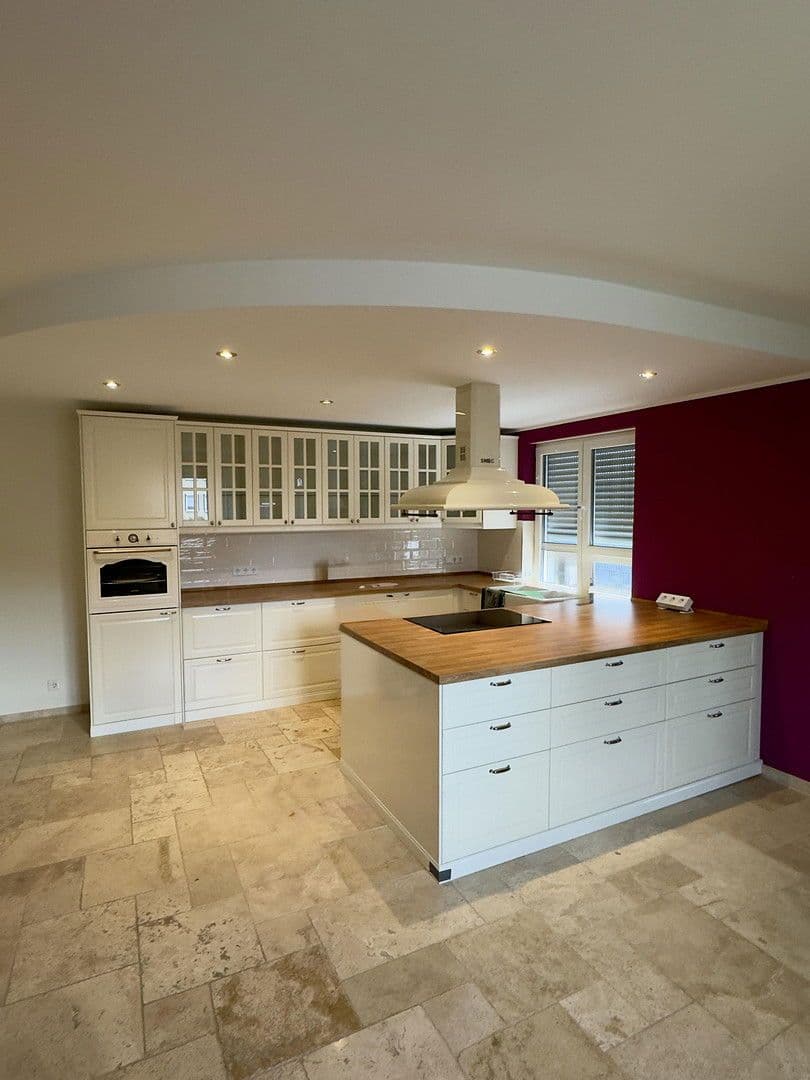 Prenájom bytu 4-izbový 109 m², Kassel, Hesensko Prenájom bytu 4-izbový 109 m², Kassel, Hesensko