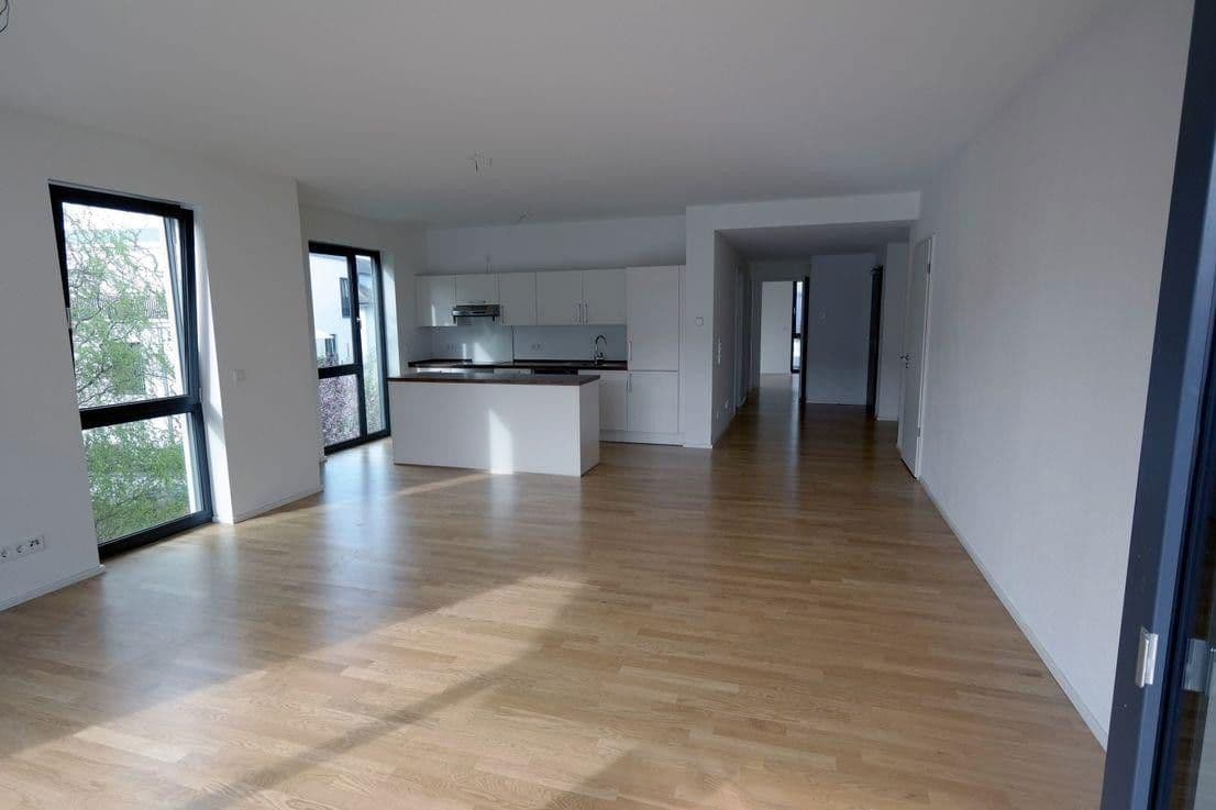 Prenájom bytu 3-izbový 93 m², Oberursel (Taunus), Hesensko Prenájom bytu 3-izbový 93 m², Oberursel (Taunus), Hesensko