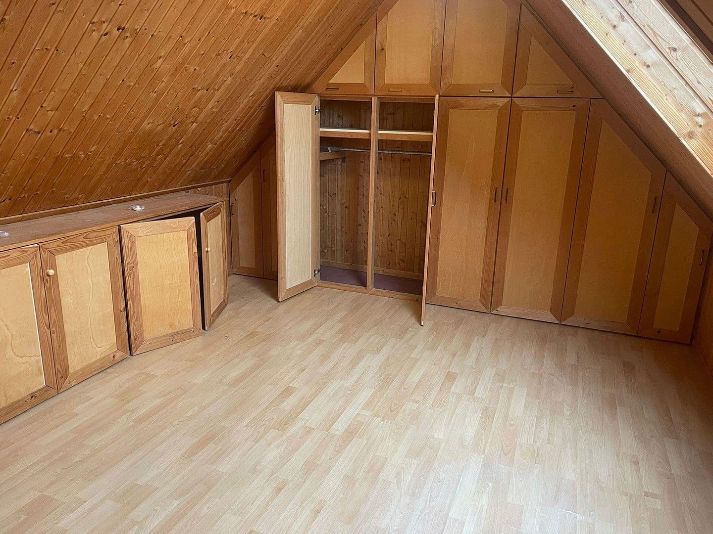 Prenájom bytu 5-izbový 142 m², Nienburg/Weser, Dolné Sasko Prenájom bytu 5-izbový 142 m², Nienburg/Weser, Dolné Sasko