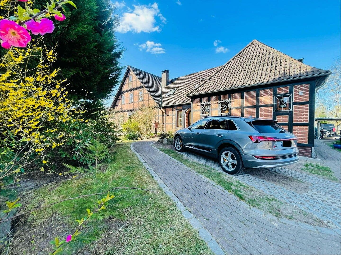 Prenájom bytu 5-izbový 142 m², Nienburg/Weser, Dolné Sasko Prenájom bytu 5-izbový 142 m², Nienburg/Weser, Dolné Sasko