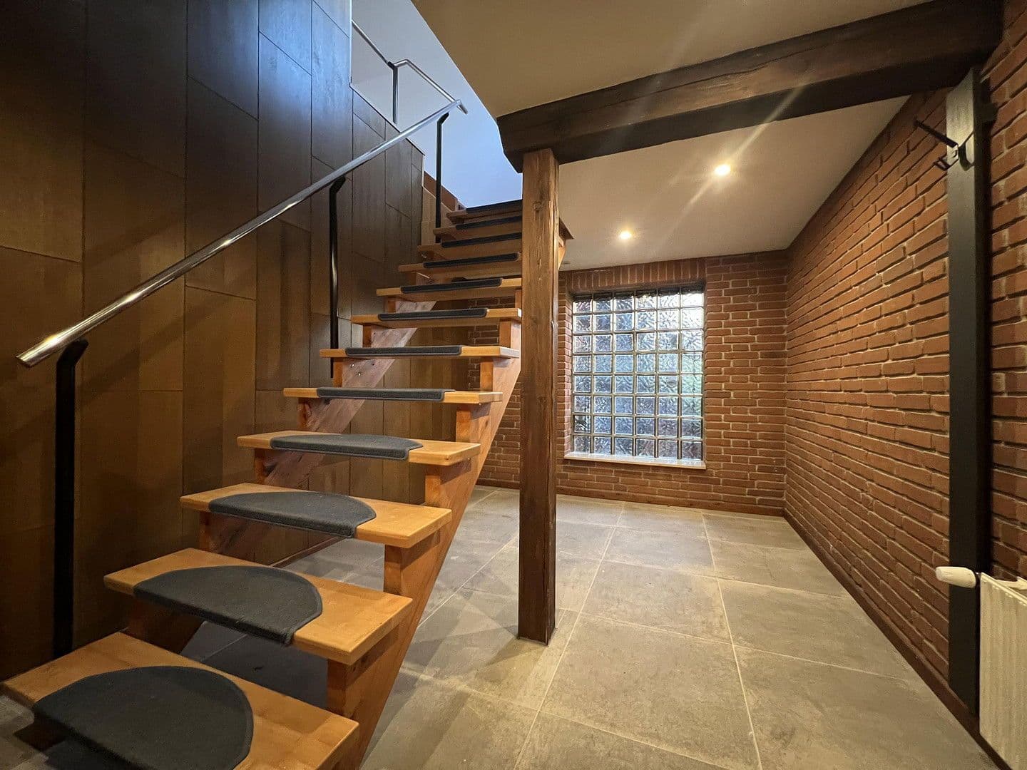 Prenájom bytu 5-izbový 142 m², Nienburg/Weser, Dolné Sasko Prenájom bytu 5-izbový 142 m², Nienburg/Weser, Dolné Sasko