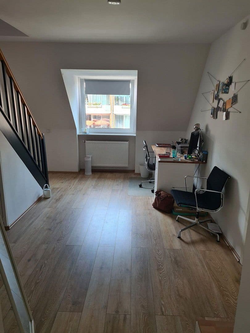 Prenájom bytu 4-izbový 95 m², Schirmerstr. 11, Düsseldorf, Severné Porýnie - Westfálsko Prenájom bytu 4-izbový 95 m², Schirmerstr. 11, Düsseldorf, Severné Porýnie - Westfálsko