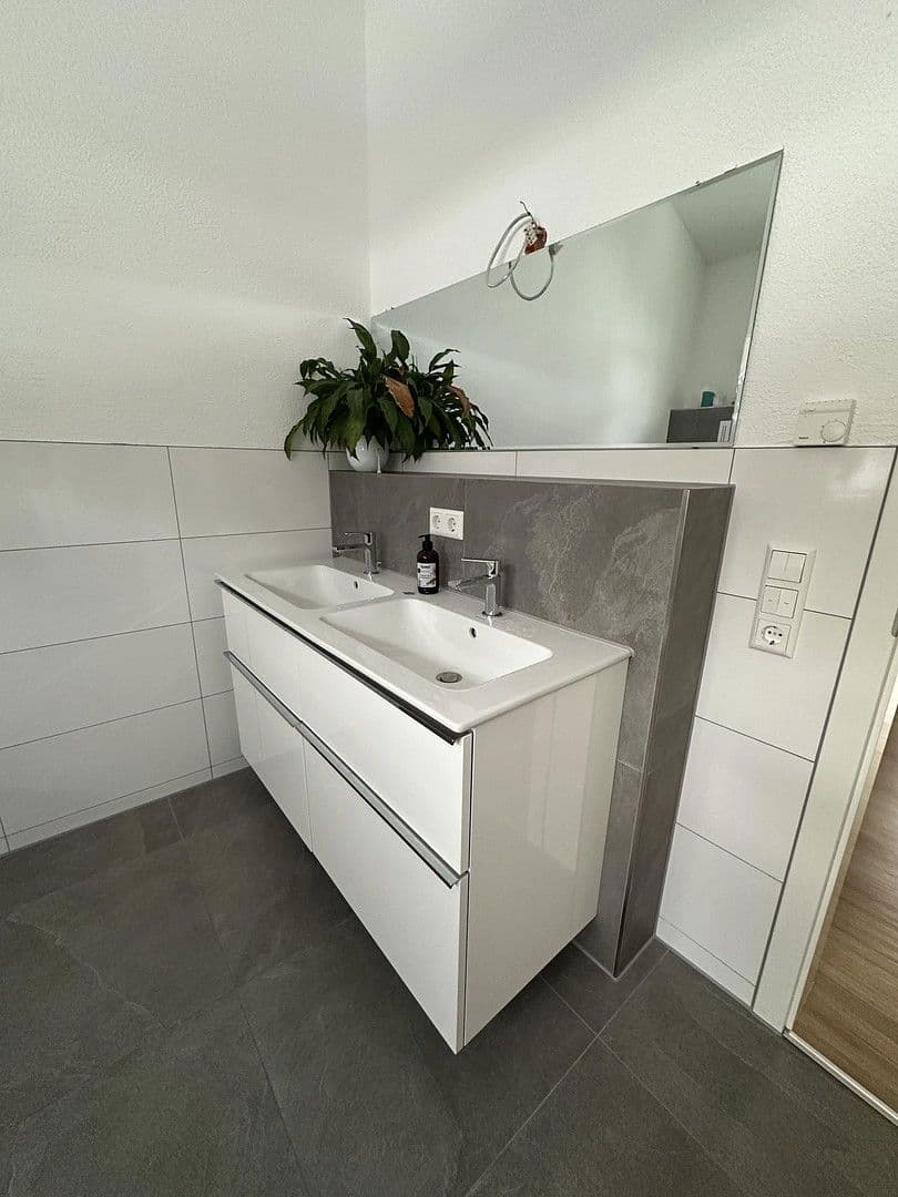 Prenájom domu 185 m², pozemek 250 m², Alte Gärtnerei 24/3, Amstetten, Bádensko-Wurttembersko Prenájom domu 185 m², pozemek 250 m², Alte Gärtnerei 24/3, Amstetten, Bádensko-Wurttembersko