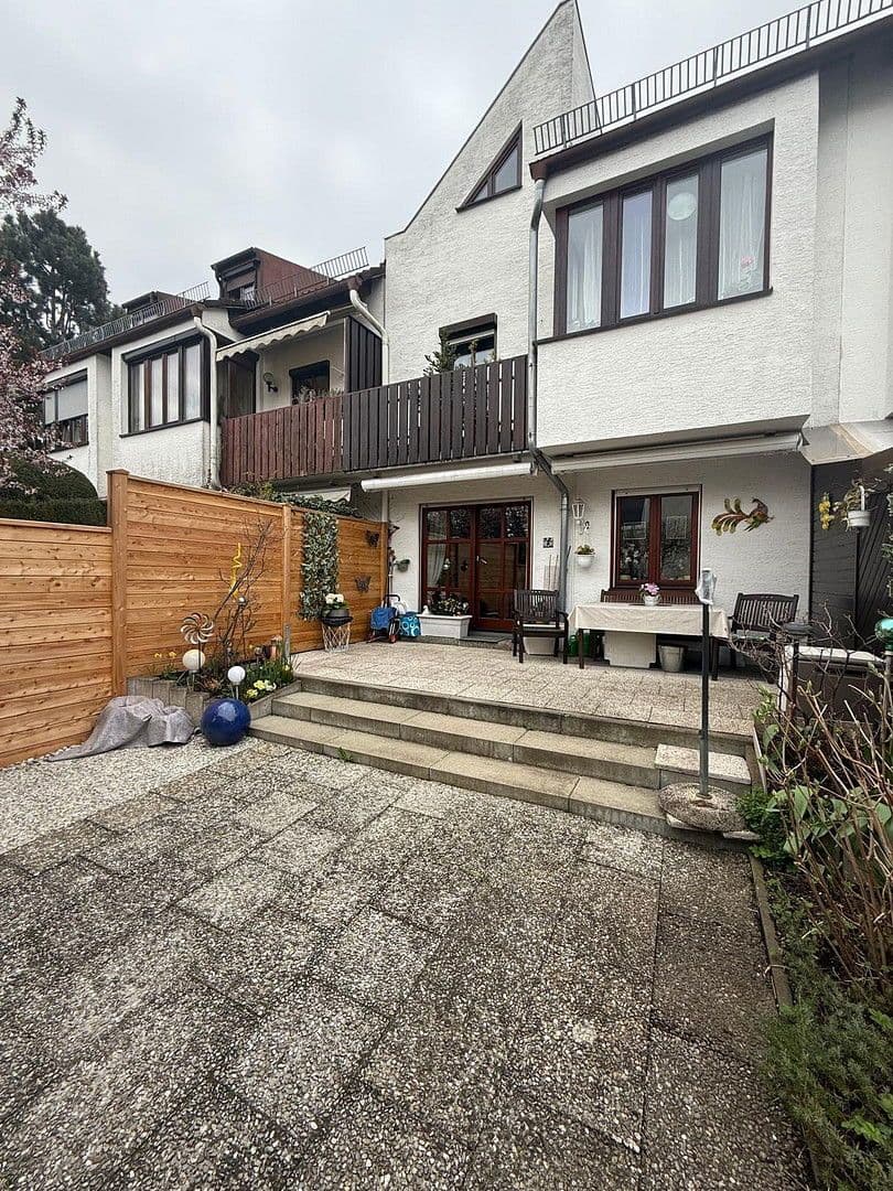 Predaj domu 156 m², pozemek 140 m², München, Bavorsko Predaj domu 156 m², pozemek 140 m², München, Bavorsko