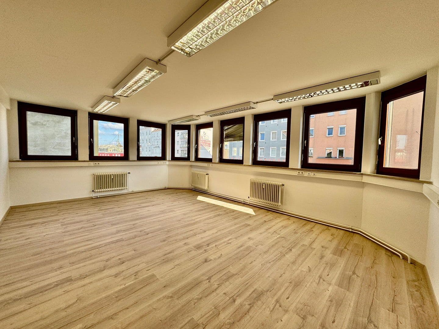 Predaj kancelárie 220 m², Pillenreuther Str. 14, Nürnberg, Bavorsko Predaj kancelárie 220 m², Pillenreuther Str. 14, Nürnberg, Bavorsko