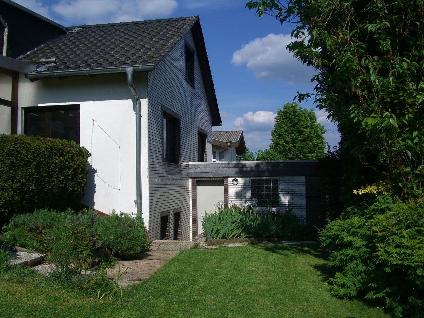 Predaj domu 180 m², pozemek 1.400 m², Marburg, Hesensko Predaj domu 180 m², pozemek 1.400 m², Marburg, Hesensko