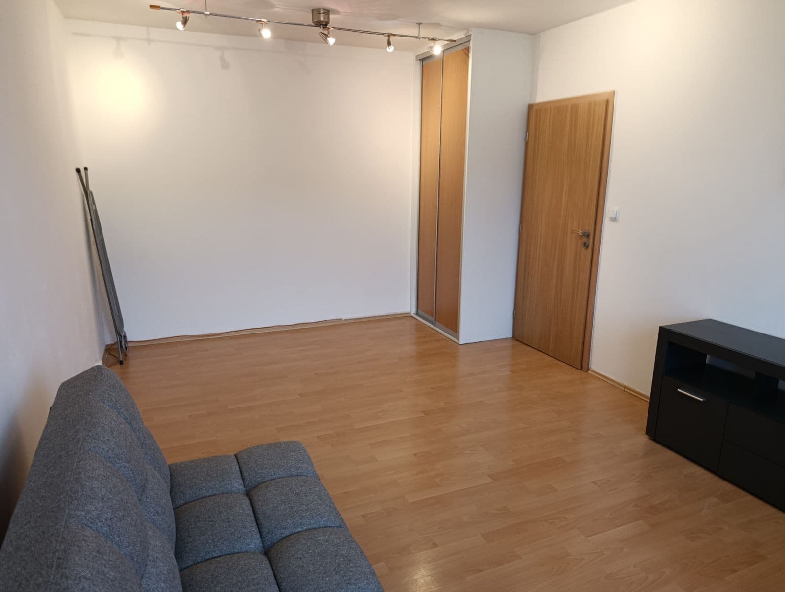 Prenájom bytu 1-izbový 38 m², Na Domovině, Praha, Praha Prenájom bytu 1-izbový 38 m², Na Domovině, Praha, Praha