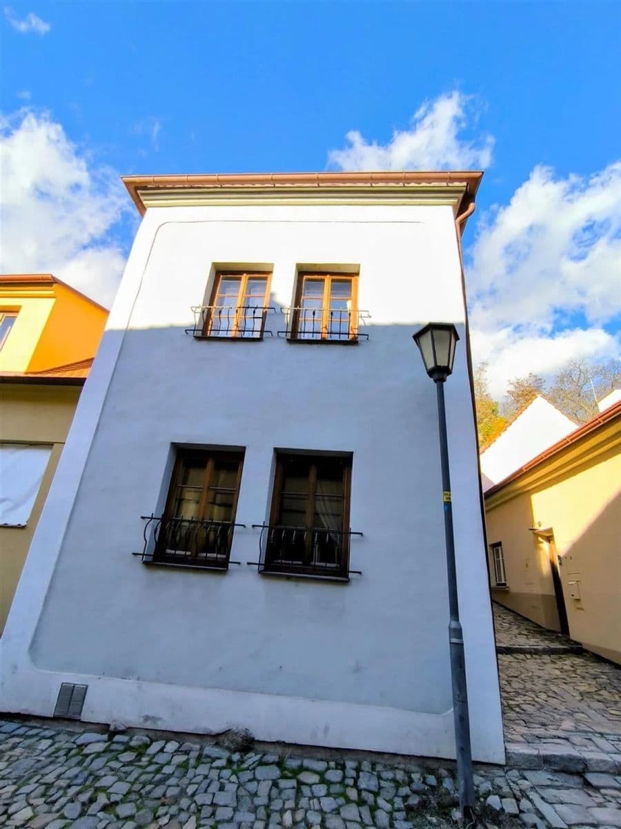 Prenájom bytu 1-izbový 27 m², Na Úbočí, Třebíč, Kraj Vysočina Prenájom bytu 1-izbový 27 m², Na Úbočí, Třebíč, Kraj Vysočina