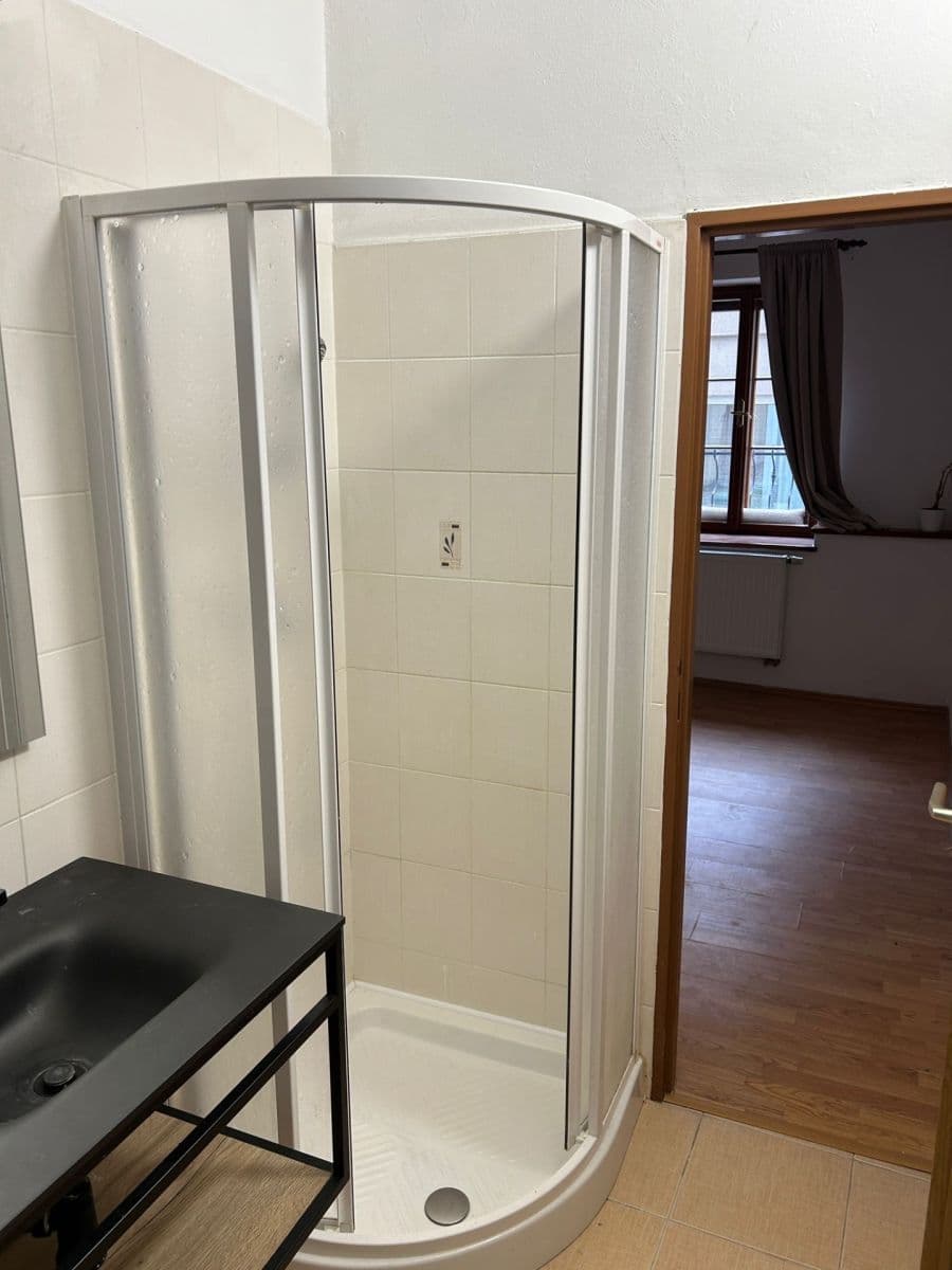 Prenájom bytu 1-izbový 27 m², Na Úbočí, Třebíč, Kraj Vysočina Prenájom bytu 1-izbový 27 m², Na Úbočí, Třebíč, Kraj Vysočina