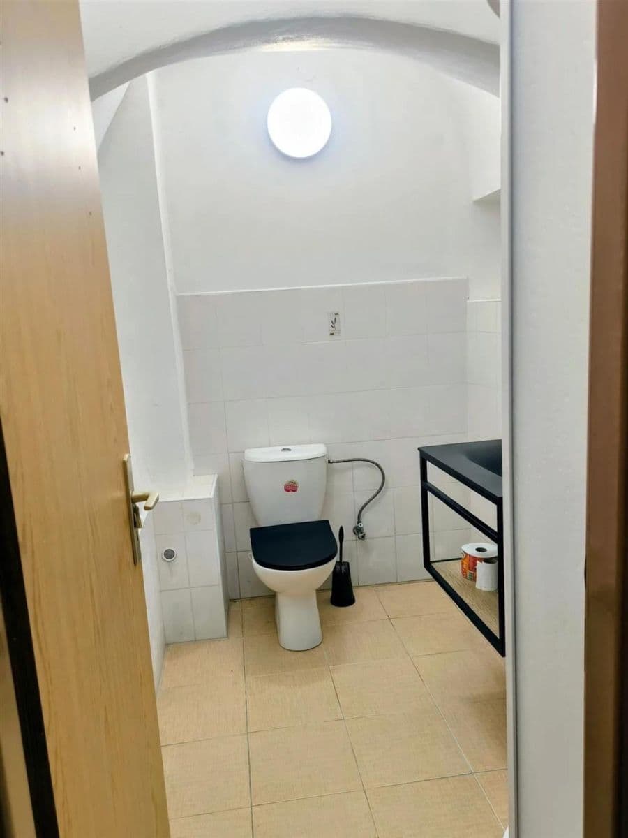 Prenájom bytu 1-izbový 27 m², Na Úbočí, Třebíč, Kraj Vysočina Prenájom bytu 1-izbový 27 m², Na Úbočí, Třebíč, Kraj Vysočina