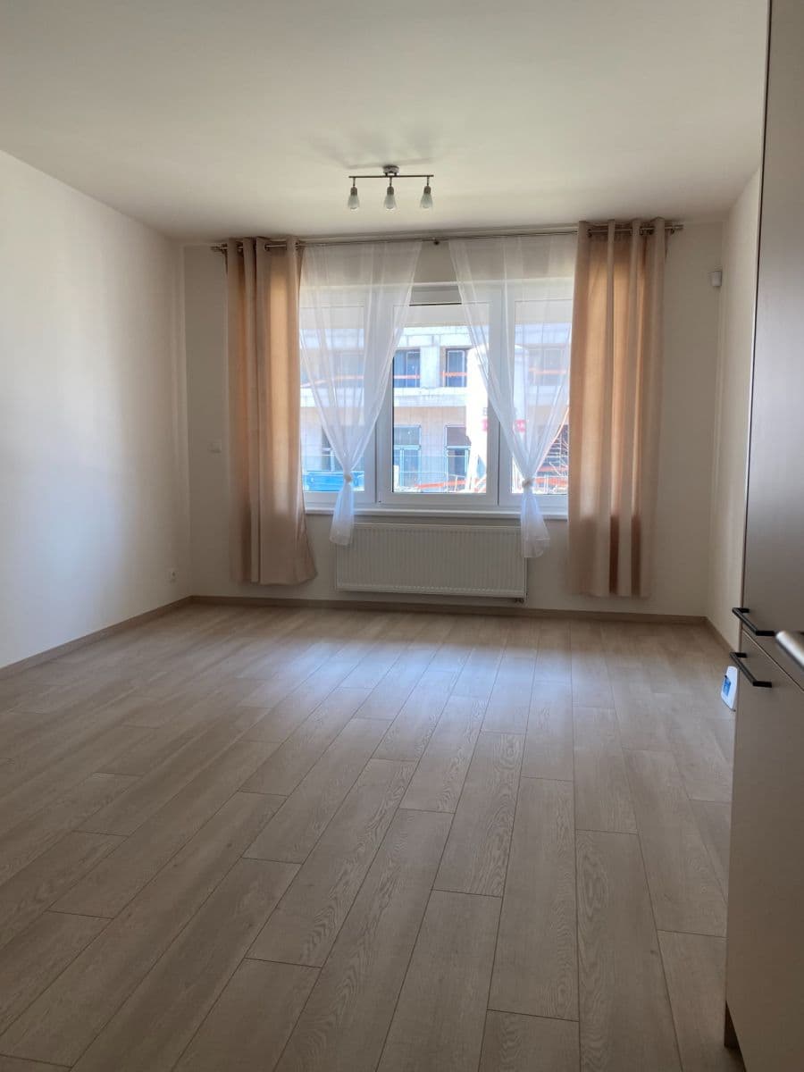 Prenájom bytu 1-izbový 33 m², Poděbradská, Praha, Praha Prenájom bytu 1-izbový 33 m², Poděbradská, Praha, Praha