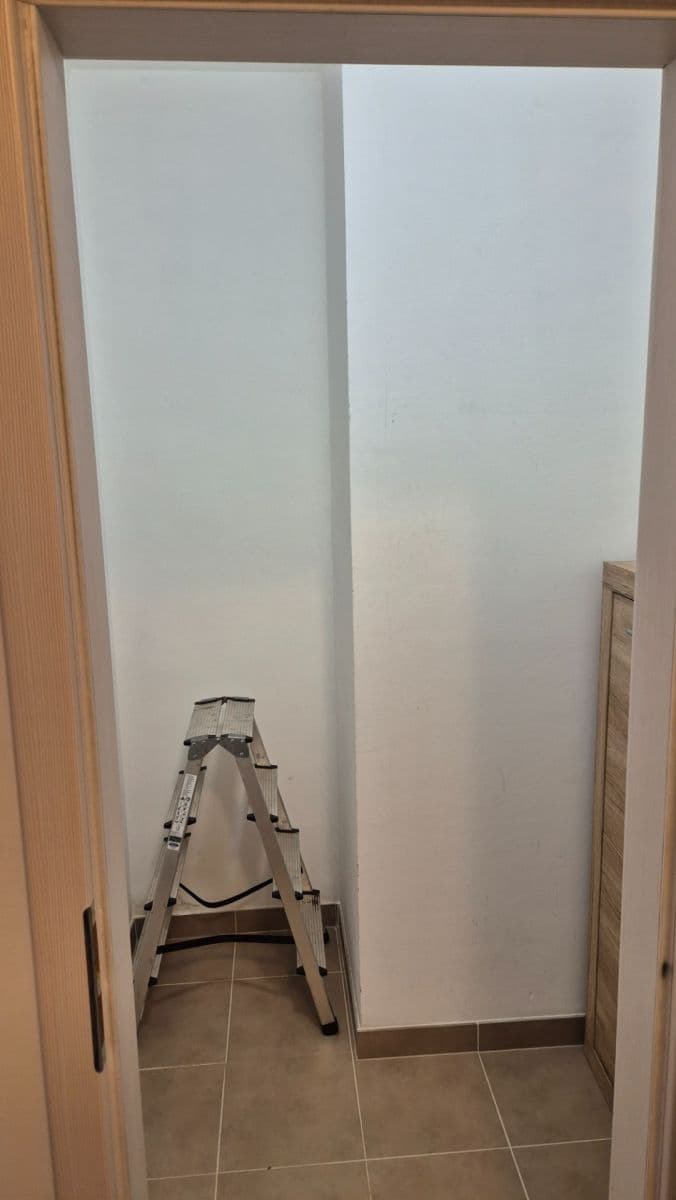 Prenájom bytu 2-izbový 60 m², K Meteoru, Hradec Králové, Královéhradecký kraj Prenájom bytu 2-izbový 60 m², K Meteoru, Hradec Králové, Královéhradecký kraj