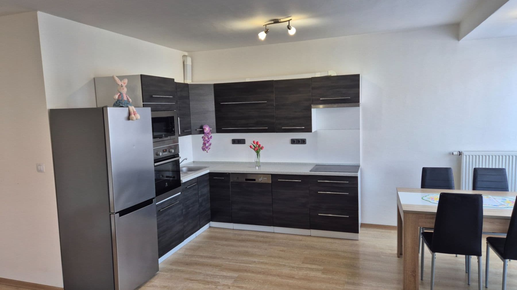 Prenájom bytu 2-izbový 60 m², K Meteoru, Hradec Králové, Královéhradecký kraj Prenájom bytu 2-izbový 60 m², K Meteoru, Hradec Králové, Královéhradecký kraj