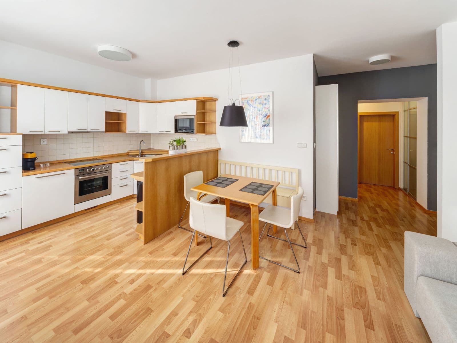 Prenájom bytu 3-izbový 70 m², U Třešňovky, Praha, Praha Prenájom bytu 3-izbový 70 m², U Třešňovky, Praha, Praha