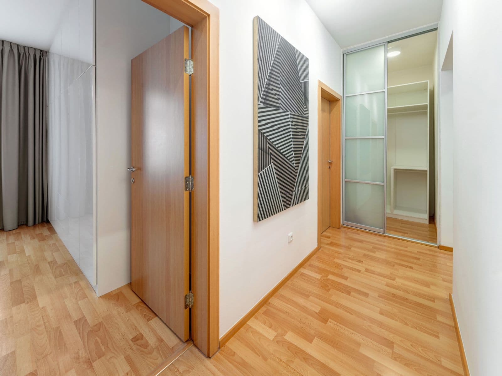 Prenájom bytu 3-izbový 70 m², U Třešňovky, Praha, Praha Prenájom bytu 3-izbový 70 m², U Třešňovky, Praha, Praha