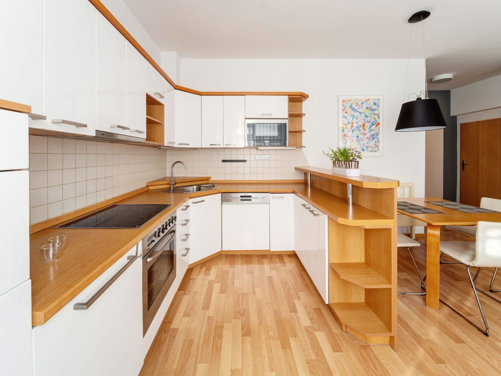 Prenájom bytu 3-izbový 70 m², U Třešňovky, Praha, Praha Prenájom bytu 3-izbový 70 m², U Třešňovky, Praha, Praha