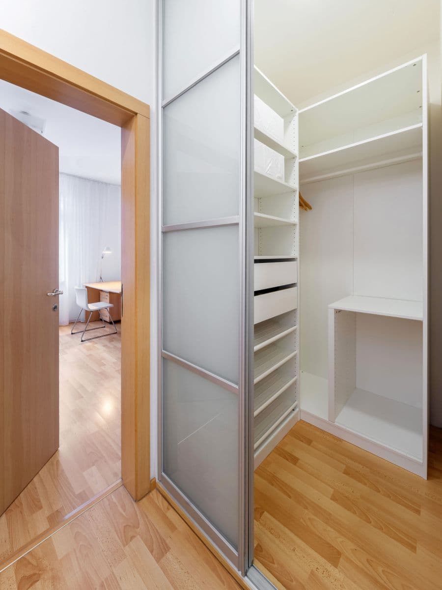 Prenájom bytu 3-izbový 70 m², U Třešňovky, Praha, Praha Prenájom bytu 3-izbový 70 m², U Třešňovky, Praha, Praha