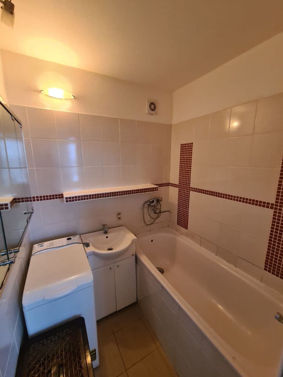 Prenájom bytu 3-izbový 73 m², Sídliště, Uherský Ostroh, Zlínský kraj Prenájom bytu 3-izbový 73 m², Sídliště, Uherský Ostroh, Zlínský kraj