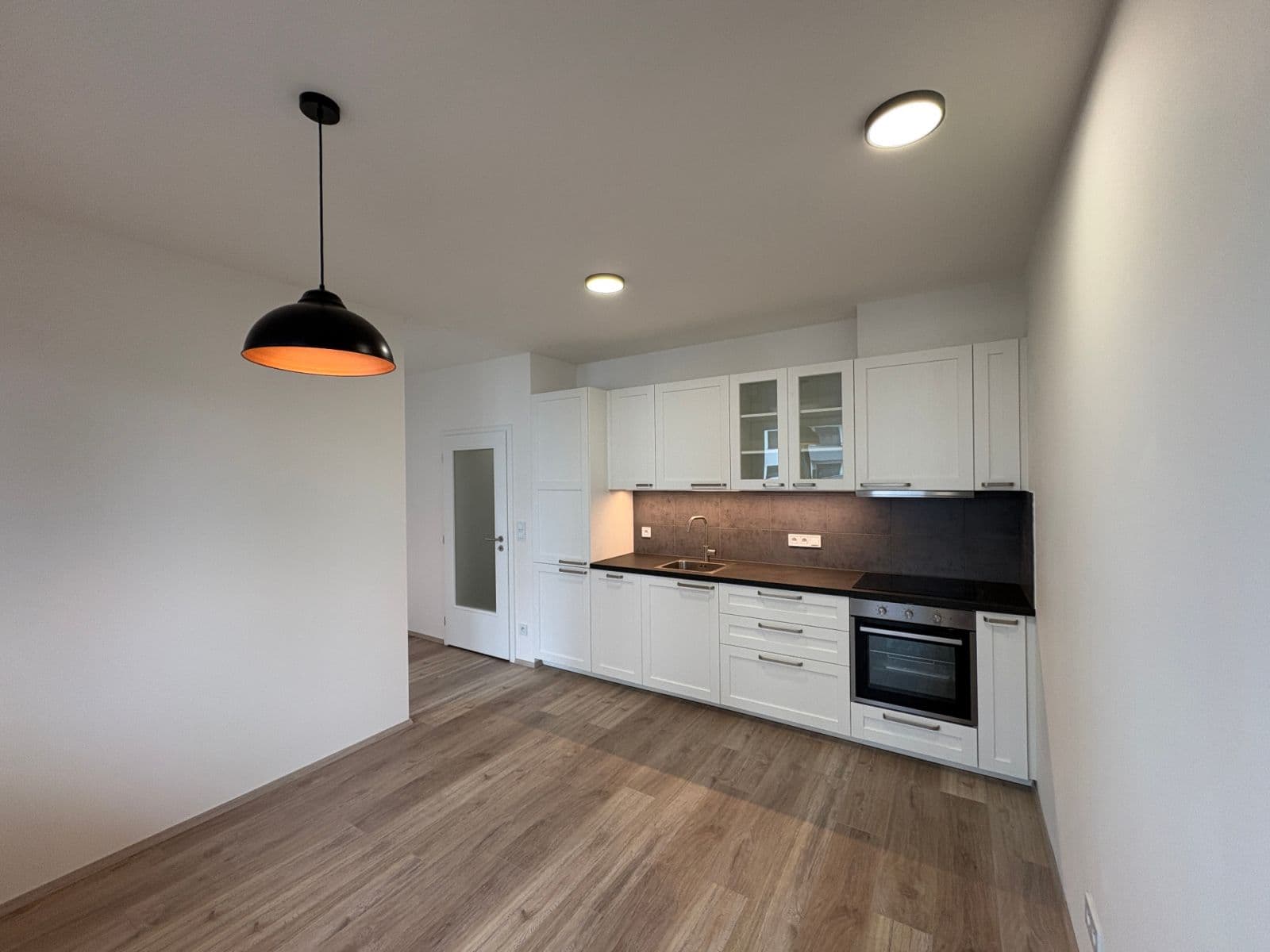 Prenájom bytu 1-izbový 32 m², Fabiánové, Praha, Praha Prenájom bytu 1-izbový 32 m², Fabiánové, Praha, Praha