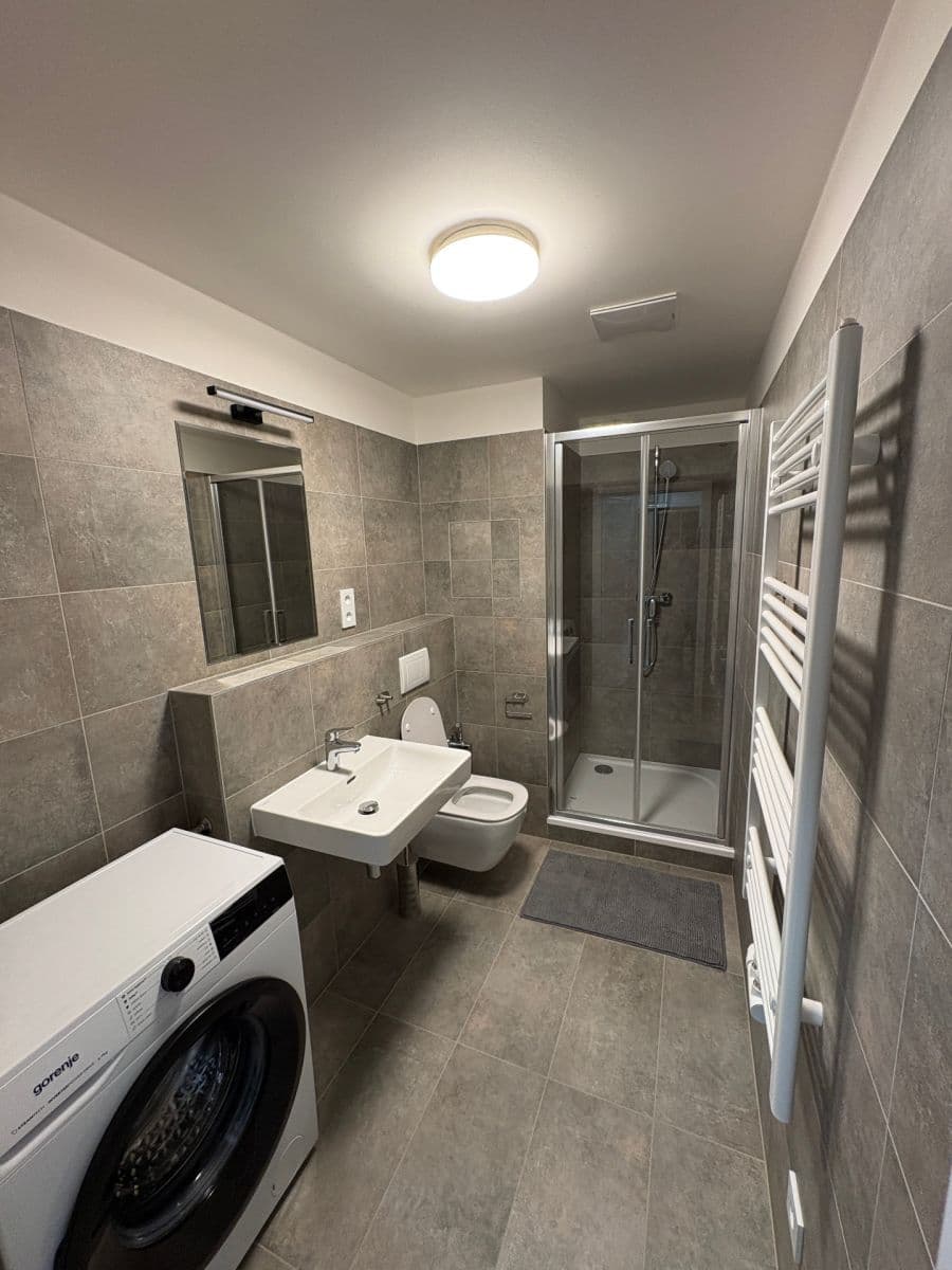 Prenájom bytu 1-izbový 32 m², Fabiánové, Praha, Praha Prenájom bytu 1-izbový 32 m², Fabiánové, Praha, Praha